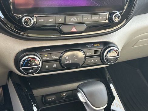 Used 2023 Kia Soul EX image 34