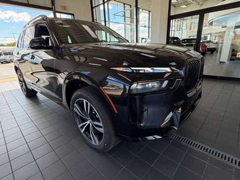 New 2026 BMW X7 xDrive40i w/ M Sport Package AWD/4WD image 9