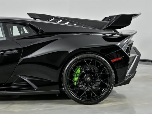 Used 2022 Lamborghini Huracan STO image 9
