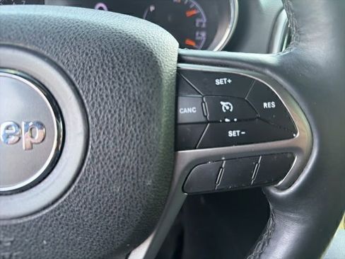 Used 2018 Jeep Grand Cherokee Altitude AWD/4WD image 12