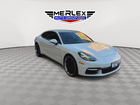 Used 2018 Porsche Panamera RWD image 2
