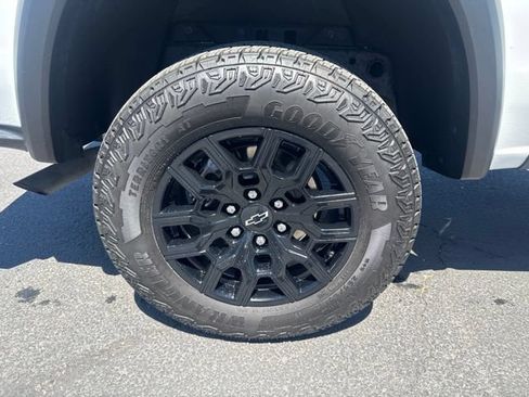 Used 2024 Chevrolet Colorado Trail Boss w/ Advanced Trailering Package AWD/4WD image 9