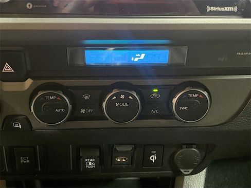 Used 2023 Toyota Tacoma TRD Off-Road image 15