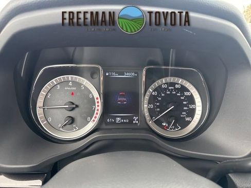 Used 2017 Nissan Titan SV image 8