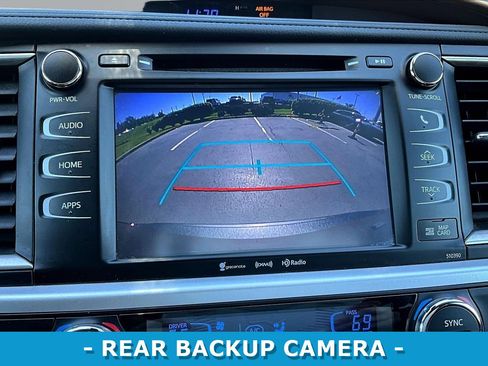 Used 2019 Toyota Highlander XLE AWD/4WD image 14