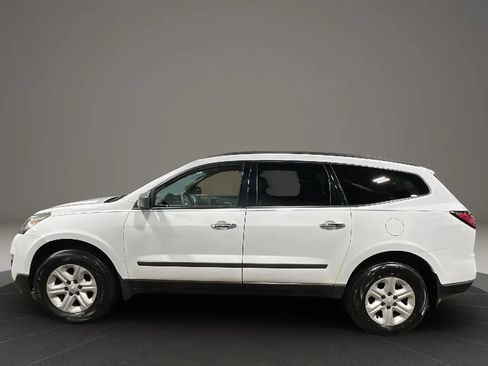Used 2017 Chevrolet Traverse LS image 2