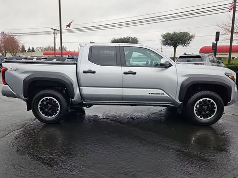 Used 2024 Toyota Tacoma TRD Off-Road image 7