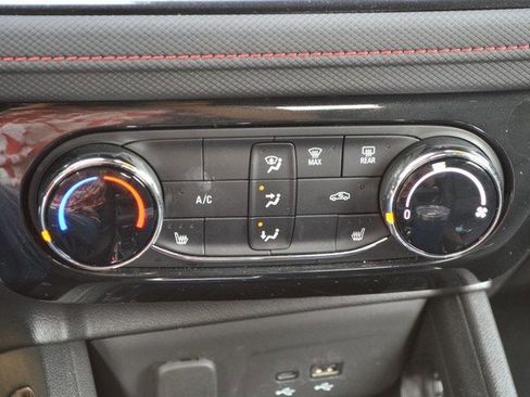 Used 2024 Chevrolet TrailBlazer RS image 31