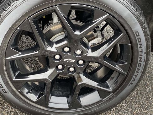 Used 2025 Chevrolet Traverse RS image 29