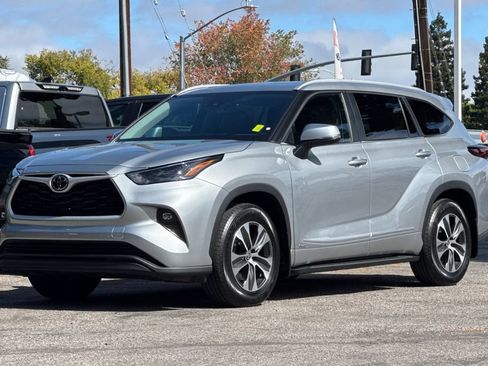 Certified 2025 Toyota Highlander XLE AWD/4WD image 7