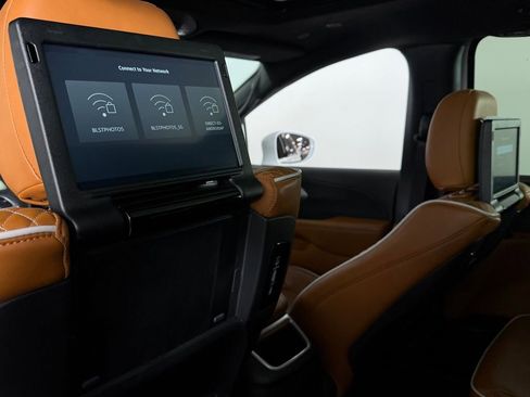 Certified 2024 Chrysler Pacifica Pinnacle image 29