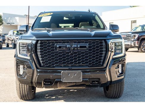 Used 2023 GMC Yukon AT4 w/ AT4 Premium Plus Package AWD/4WD image 3