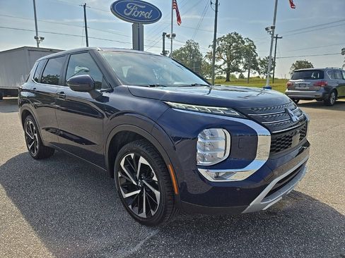 Used 2024 Mitsubishi Outlander SE image 3