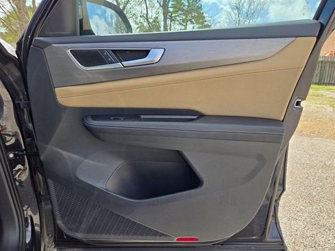 Used 2025 Volkswagen Atlas Cross Sport SE image 27