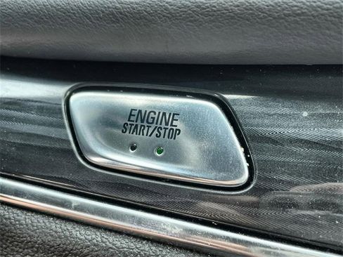 Used 2022 Buick Enclave Essence image 17