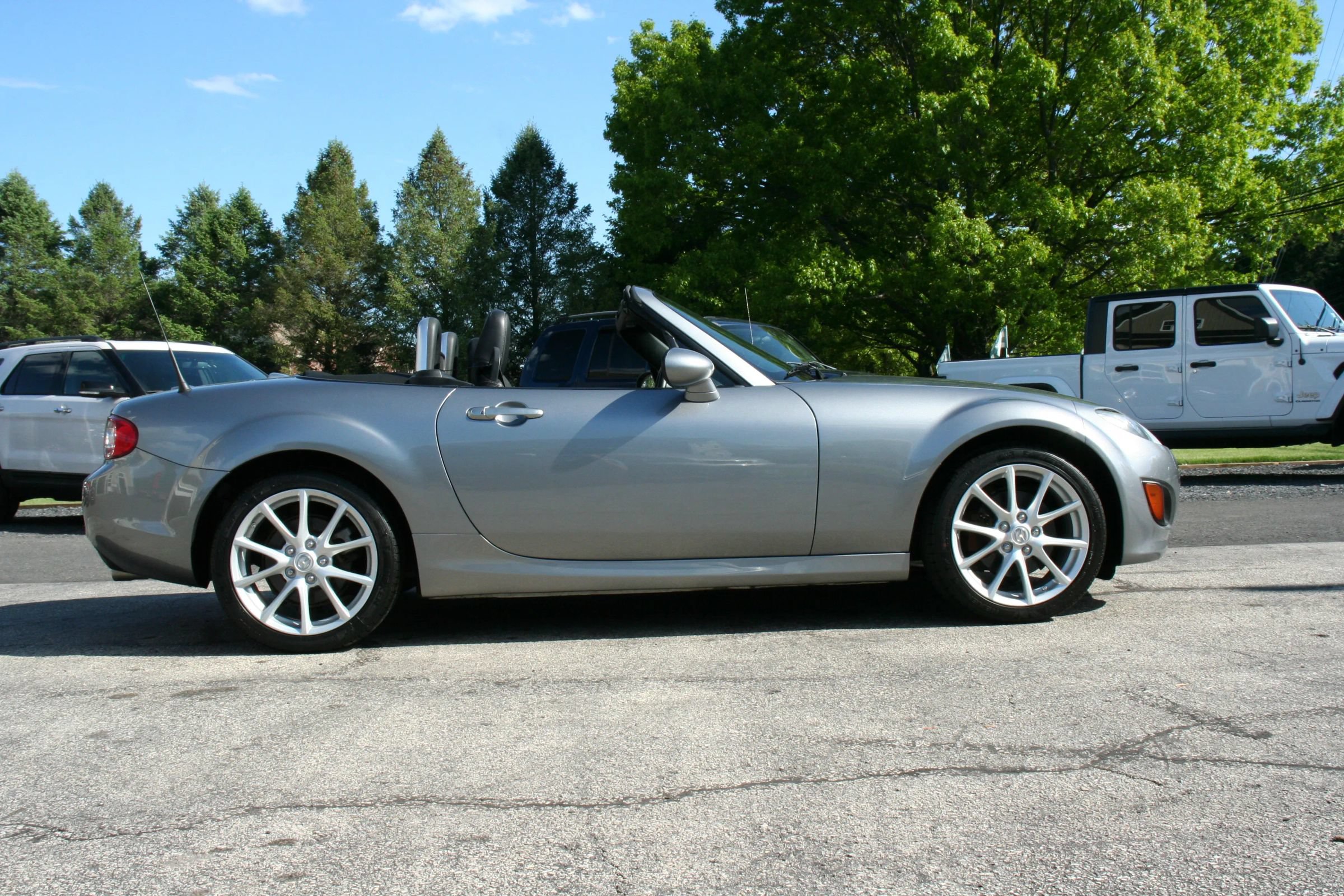 Used 2012 MAZDA MX-5 Miata Grand Touring w/ Premium Pkg RWD image 4