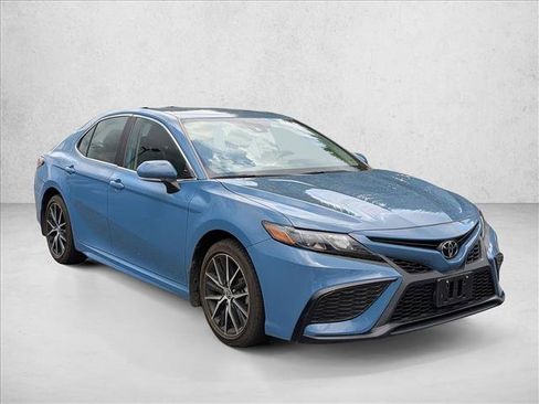 Used 2024 Toyota Camry SE FWD image 3