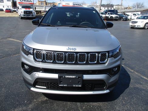 Used 2023 Jeep Compass Limited w/ Sun and Sound Group AWD/4WD image 2