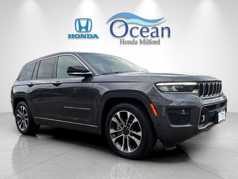 Used 2022 Jeep Grand Cherokee Overland w/ Luxury Tech Group IV AWD/4WD image 1