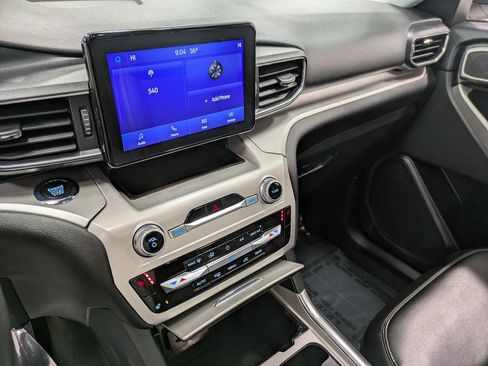 Used 2022 Ford Explorer XLT w/ Equipment Group 202A image 10
