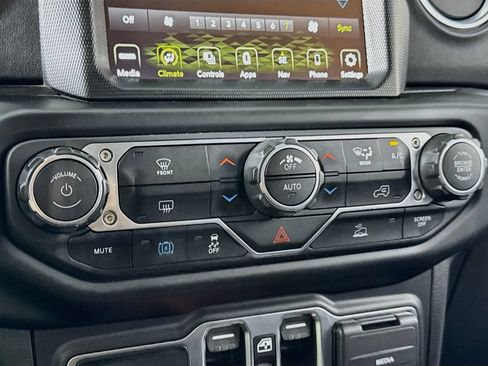Used 2023 Jeep Wrangler Unlimited Sahara AWD/4WD image 30