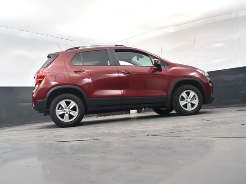 Used 2022 Chevrolet Trax LT w/ LT Convenience Package image 28