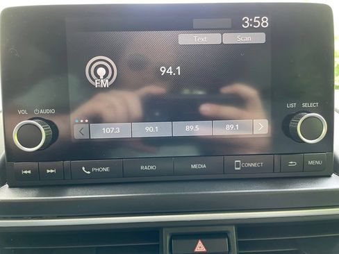 Certified 2023 Honda Pilot LX image 17