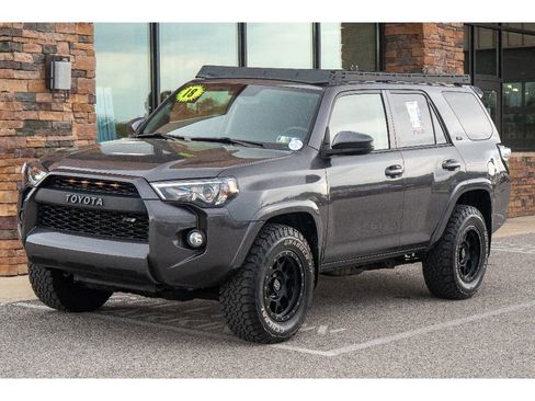 Used 2018 Toyota 4Runner SR5 AWD/4WD image 7
