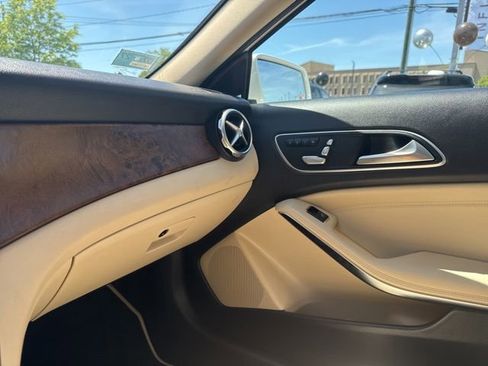 Used 2020 Mercedes-Benz GLA 250 4MATIC image 16