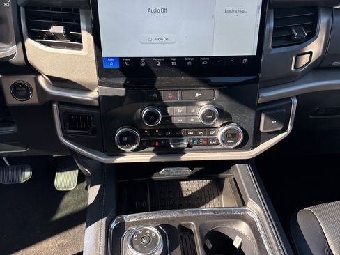 Used 2024 Ford Expedition XLT image 8