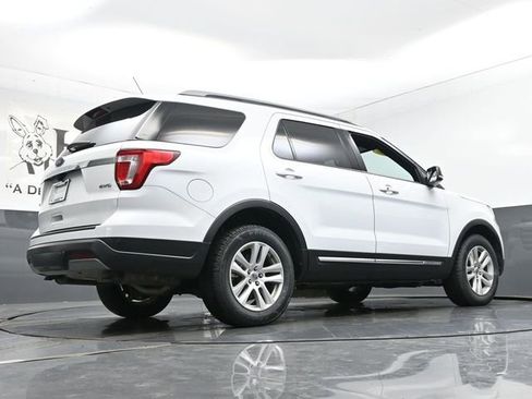 Used 2019 Ford Explorer XLT w/ Equipment Group 202A AWD/4WD image 34