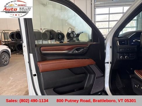 Used 2023 GMC Yukon Denali Ultimate image 11