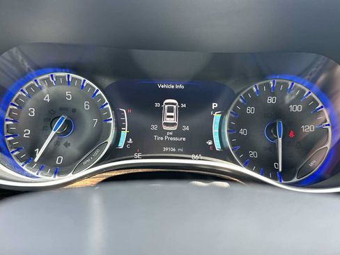 Used 2023 Chrysler Pacifica Limited FWD image 24