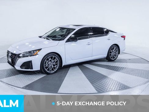 Used 2023 Nissan Altima 2.0 SR image 3