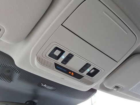 Used 2025 Ford Explorer Active RWD image 35