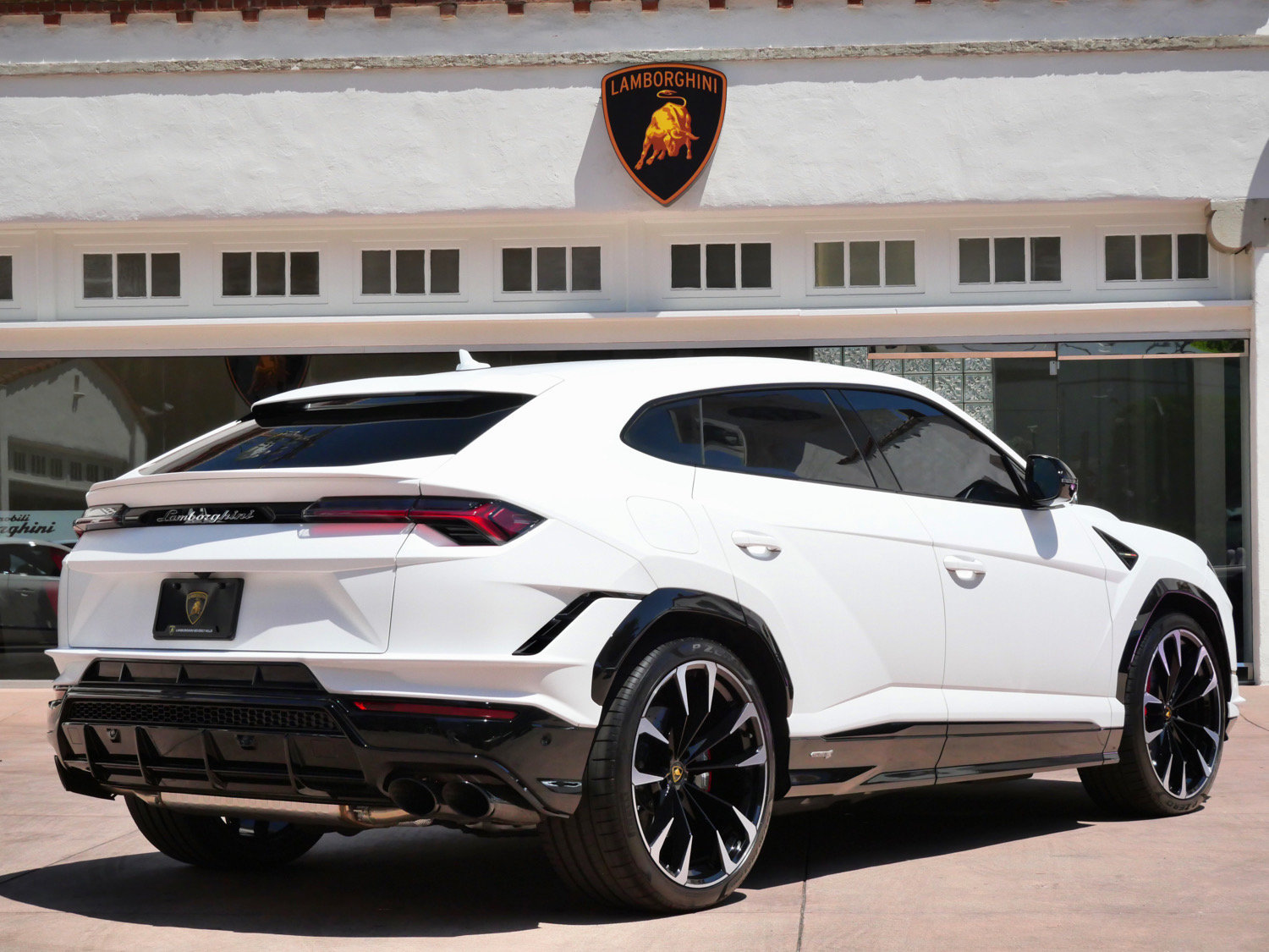Used 2024 Lamborghini Urus S AWD/4WD image 3