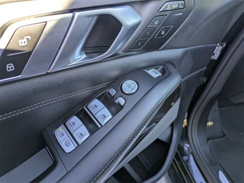 Used 2023 BMW X7 xDrive40i image 12