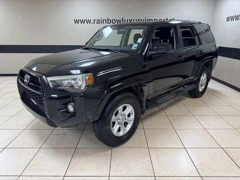 Used 2017 Toyota 4Runner SR5 AWD/4WD image 3