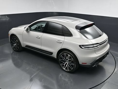 Certified 2025 Porsche Macan AWD/4WD image 16