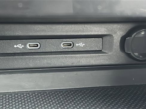 Used 2021 Volkswagen Tiguan S image 19