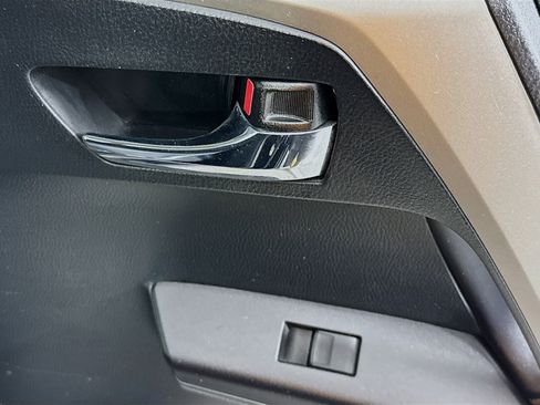 Used 2018 Toyota RAV4 XLE FWD image 29