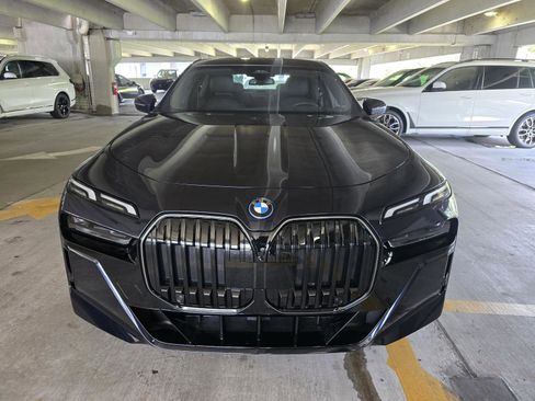 New 2026 BMW i7 xDrive60 w/ Premium Package image 2