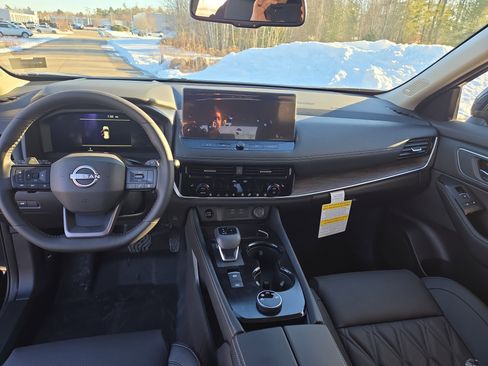 New 2026 Nissan Rogue Platinum w/ Platinum Premium Package image 3