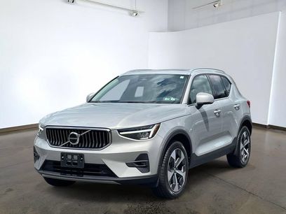 Used 2023 Volvo XC40 B5 Plus w/ Protection Package Premier