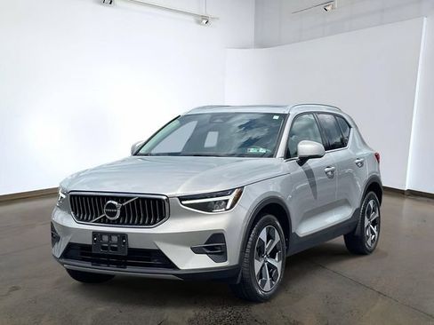 Used 2023 Volvo XC40 B5 Plus w/ Protection Package Premier AWD/4WD image 1