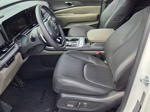 Used 2026 Kia Carnival EX FWD image 10