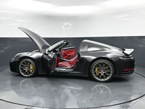 Certified 2021 Porsche 911 Targa 4S AWD/4WD image 30