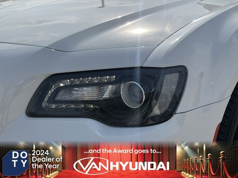 Used 2023 Chrysler 300 Touring w/ Sport Appearance Package image 4