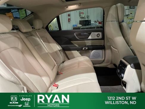 Used 2019 Lincoln Continental Reserve image 33
