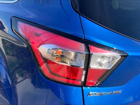 Used 2018 Ford Escape SE image 28